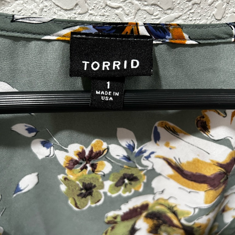 🌙Torrid Green /blue Floral Blouse size 1 GUC… - Picture 6 of 8